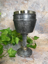 Laden Sie das Bild in den Galerie-Viewer, Exquisite Templar Helmet Medieval Style Goblet Handcrafted with Resin and Metal-OsirisTradingUK
