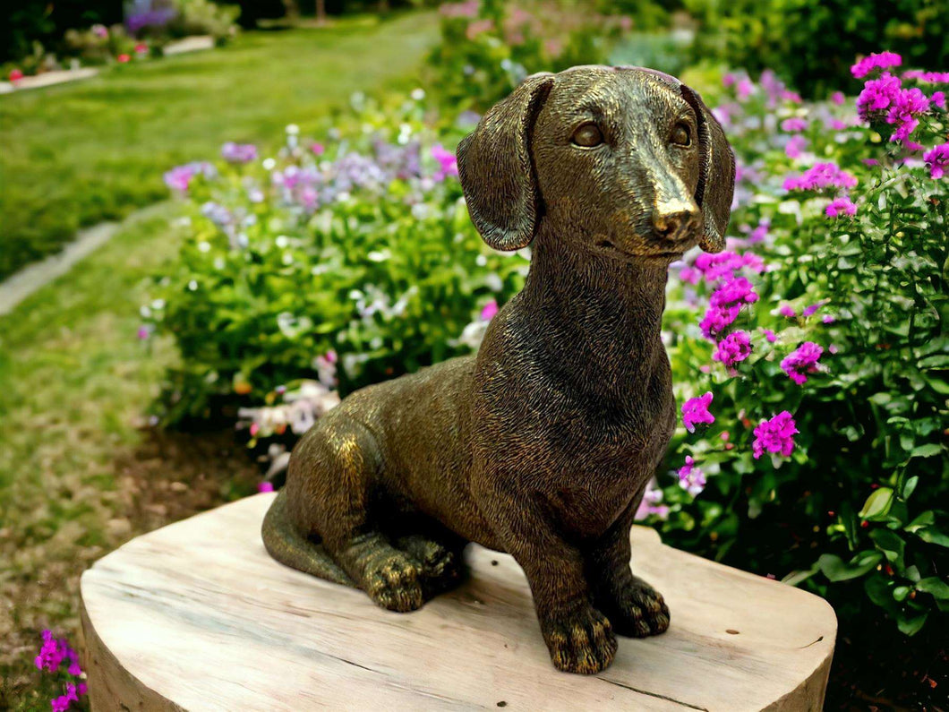 Charming Dachshund Resin Dog Statue, Lifelike Pet Sculpture, 16cm – Perfect Gift for Dog Lovers and Home Decor Enthusiasts