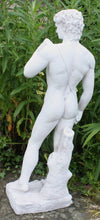 Laden Sie das Bild in den Galerie-Viewer, Michelangelo David Replica Garden Statue - Italian Style Stone Effect Ornament 86 cm
