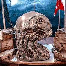 Laden Sie das Bild in den Galerie-Viewer, Bronze Cthulhu Skull Figurine  James Ryman 20cm  Resin Artwork Inspired by Cthulhu
