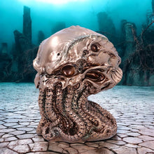 Laden Sie das Bild in den Galerie-Viewer, Bronze Cthulhu Skull Figurine  James Ryman 20cm  Resin Artwork Inspired by Cthulhu
