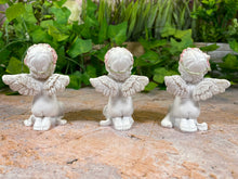 Laden Sie das Bild in den Galerie-Viewer, Adorable Cherub Figurines Set of 3 | Resin Angel Statues | Prayerful Cherubim Decor | Boxed Angelic Trio | Spiritual Gift Collection-OsirisTradingUK
