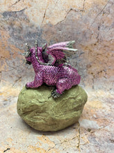 Laden Sie das Bild in den Galerie-Viewer, Mystical Purple Dragon Figurine on Rock - Decorative Resin Dragon Statue, 13 cm - Fantasy Enthusiast Gift-OsirisTradingUK
