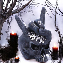 Charger l&#39;image dans la galerie, Gothic Skull Horns Ornament | Rock Band Hand Gesture Statue | 17.5cm Hand-Painted Resin Collectible
