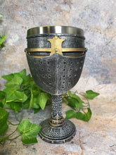 Laden Sie das Bild in den Galerie-Viewer, Exquisite Templar Helmet Medieval Style Goblet Handcrafted with Resin and Metal-OsirisTradingUK
