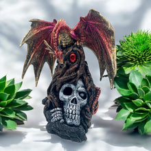 Laden Sie das Bild in den Galerie-Viewer, Gothic Ruby Dragon Statue with Skull and LED - Multi-Color Light Fantasy Ornament
