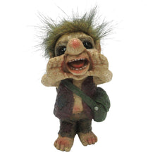Laden Sie das Bild in den Galerie-Viewer, Screaming Troll Figurine Nordic Mythical Resin Ornament Fantasy Collectable Gift
