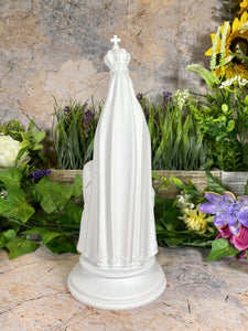 Monochromatic Our Lady of Fatima with Children Statue, Resin Sculpture, Minimalist Religious Decor, Serene Mary Figurine-OsirisTradingUK