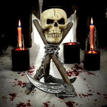 Charger l&#39;image dans la galerie, Gothic Skull Candle Holder Fantasy Halloween Decor Resin Witchcraft Altar Statue
