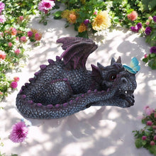 Laden Sie das Bild in den Galerie-Viewer, Whimsical Resin Dragon Collectible with Butterfly – Handcrafted 19cm Fantasy Decor
