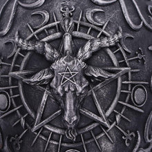 Laden Sie das Bild in den Galerie-Viewer, Gothic Baphomet Skull Figurine | Occult Witchcraft Altar Ornament | Mystical Decor Statue 19.5cm
