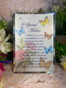 Mother&#39;s Love Butterfly Glass Plaque, Sentimental Poem Display, Freestanding Glass Tribute, Heartwarming Gift for Mom, Mother&#39;s Day Keepsake-OsirisTradingUK