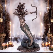 Laden Sie das Bild in den Galerie-Viewer, Medusa's Wrath Figurine Mythology Gothic Collectible Statue fantasy Art Decor Gift
