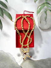 Laden Sie das Bild in den Galerie-Viewer, Lotus Buddha Prayer Mala Beads – 50cm Natural Beaded Meditation Necklace with Box
