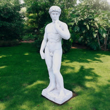 Laden Sie das Bild in den Galerie-Viewer, Michelangelo David Replica Garden Statue - Italian Style Stone Effect Ornament 86 cm
