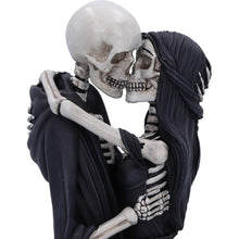 Laden Sie das Bild in den Galerie-Viewer, Gothic Skeleton Kiss Figurine 24cm - Romantic Skeleton Couple Ornament - Gothic Resin Sculpture Hand-Painted - Unique Gift Boxed Collectible
