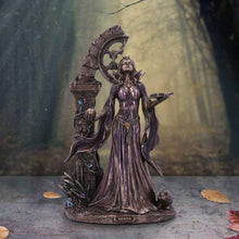 Charger l&#39;image dans la galerie, Aradia The Wiccan Queen of Witches Figurine 25cm | Bronze Goddess Decor | Handcrafted Resin
