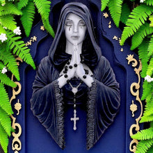 Laden Sie das Bild in den Galerie-Viewer, Gothic Prayer Nun Wall Plaque Witchy Hanging Dark Fallen Angel Figurine Art Decor
