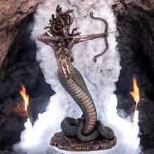 Laden Sie das Bild in den Galerie-Viewer, Medusa's Wrath Figurine Mythology Gothic Collectible Statue fantasy Art Decor Gift
