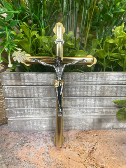 Metal Wall Cross Elegant Christian Decor Spiritual Crucifix Wall Art Unique Religious Home Accent with Gold and Silver Effect and 15 cm high-OsirisTradingUK