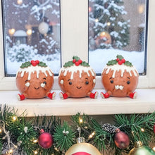 Laden Sie das Bild in den Galerie-Viewer, Christmas Pudding Figurine Set 3 See Hear Speak No Evil Cute Festive Shelf Decor
