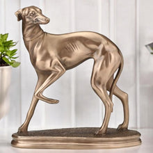 Charger l&#39;image dans la galerie, Statue élégante en bronze de lévrier – Sculpture de chien en résine | Décoration de lévrier pour les amoureux des chiens – 18 x 19 cm
