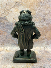 Load image into Gallery viewer, Charming Toad Gentleman Statue - Whimsical 17.5cm Resin Toad Figurine, Indoor/Outdoor Garden Decor, Dapper Amphibian Sculpture, Unique Home Accent
