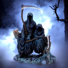 Charger l&#39;image dans la galerie, Dark Reaper &amp; Child Figurine Gothic Horror Fantasy Home Decor Halloween Statue
