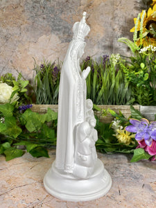 Monochromatic Our Lady of Fatima with Children Statue, Resin Sculpture, Minimalist Religious Decor, Serene Mary Figurine-OsirisTradingUK