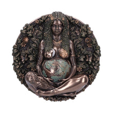 Laden Sie das Bild in den Galerie-Viewer, Gaia Mother Earth Wall Plaque Wicca Pagan Altar Decor Shrine Gothic Decor 15cm
