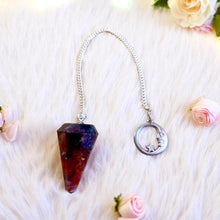 Laden Sie das Bild in den Galerie-Viewer, Bloodstone Crystal Pendulum + Crescent Moon Charm Witchcraft Reiki Spiritual
