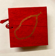 Load image into Gallery viewer, Tibetan Bodhi Seed Wrist Mala Bracelet, Authentic Handmade Buddhist Prayer Beads &amp; Turquoise Marker, Encased in Unique Friendship Knot Box
