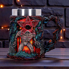 Laden Sie das Bild in den Galerie-Viewer, Stranger Things Demogorgon Mug Tankard Official Licensed Horror Collectible
