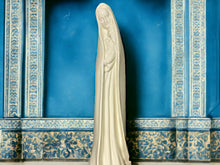 Charger l&#39;image dans la galerie, Madonna &amp; Child Statue 12&quot; 30 cm Ceramic White Porcelain Mary with Jesus Christ Catholic-OsirisTradingUK
