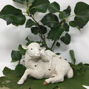 Osiris Trading UK Small Sitting Sheep with Lamb Figurine Statue Garden Ornament Farm Lawn Decoration Patio Sheep Sculpture