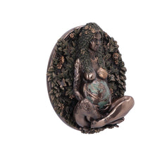 Laden Sie das Bild in den Galerie-Viewer, Gaia Mother Earth Wall Plaque Wicca Pagan Altar Decor Shrine Gothic Decor 15cm
