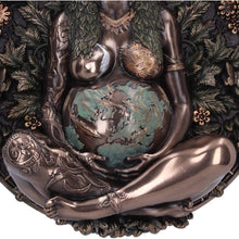 Laden Sie das Bild in den Galerie-Viewer, Gaia Mother Earth Wall Plaque Wicca Pagan Altar Decor Shrine Gothic Decor 15cm
