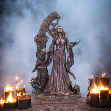 Charger l&#39;image dans la galerie, Aradia The Wiccan Queen of Witches Figurine 25cm | Bronze Goddess Decor | Handcrafted Resin
