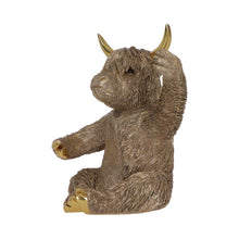Laden Sie das Bild in den Galerie-Viewer, Highland Cow Wine Holder Bottle Rack Farmhouse Bar Decor Novelty Gift Display
