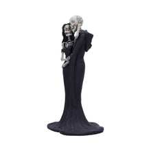 Laden Sie das Bild in den Galerie-Viewer, Skeleton Hug Figurine 24cm - Gothic Resin Lovers Statue - Romantic Skeleton Couple Gift
