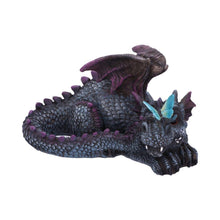 Laden Sie das Bild in den Galerie-Viewer, Whimsical Resin Dragon Collectible with Butterfly – Handcrafted 19cm Fantasy Decor
