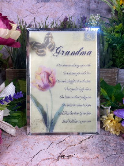 Grandma Poem Glass Plaque, Freestanding Sentimental Verse, Floral Butterfly Design, Memorial Keepsake, Gift for Grandmother - 18x13cm