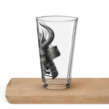 Load image into Gallery viewer, Kabuto Samurai Warrior Pint Glass – Bold Japanese Armor Design
