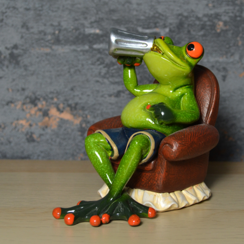Comical Frogs Figurine Beer Drinking Frog Statue Ornament Home Decoration