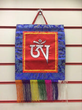 Charger l&#39;image dans la galerie, Bannière brodée tibétaine Om à suspendre au mur, bannière Thangka, décoration d&#39;autel
