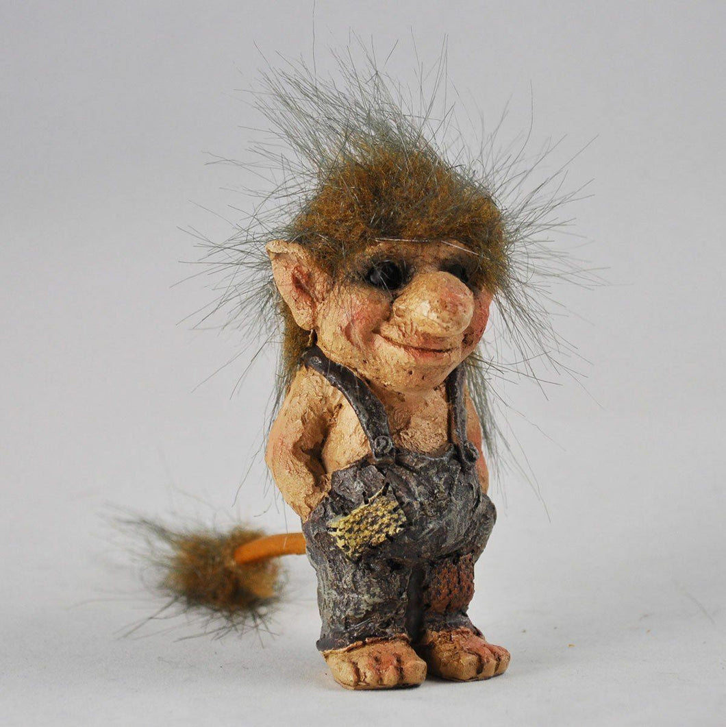 Figurine décorative en forme de troll avec les mains dans les poches 