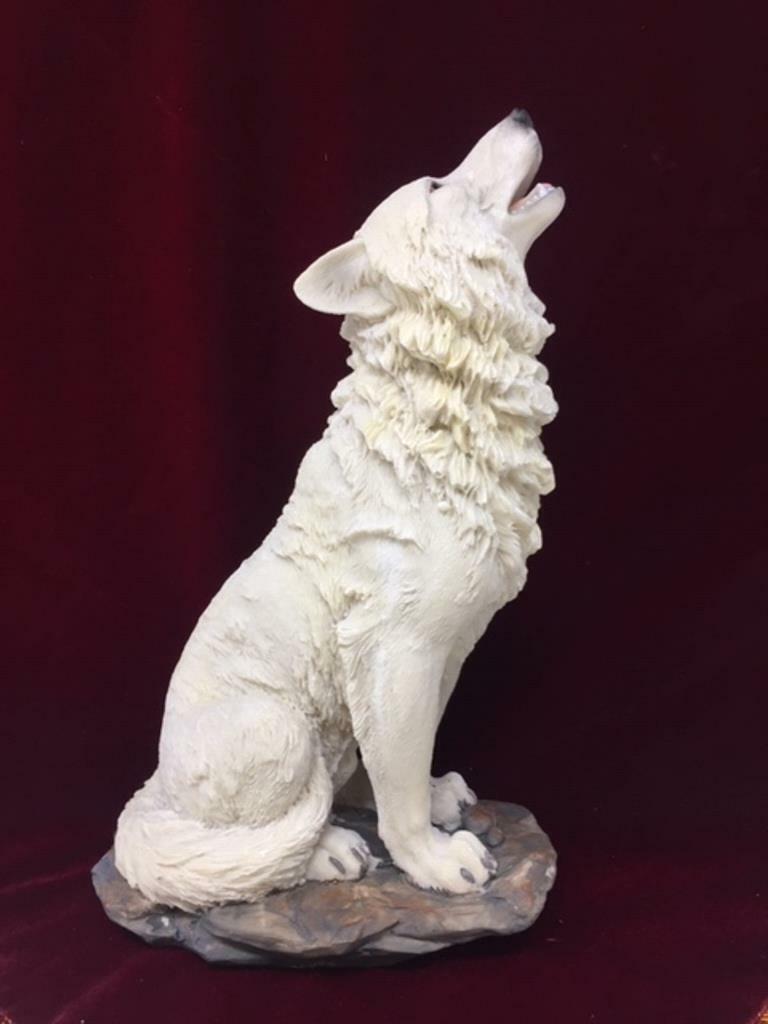 Howling Wolf Figurine Statue Ornament Wolves Gothic Style Sculpture Full Moon