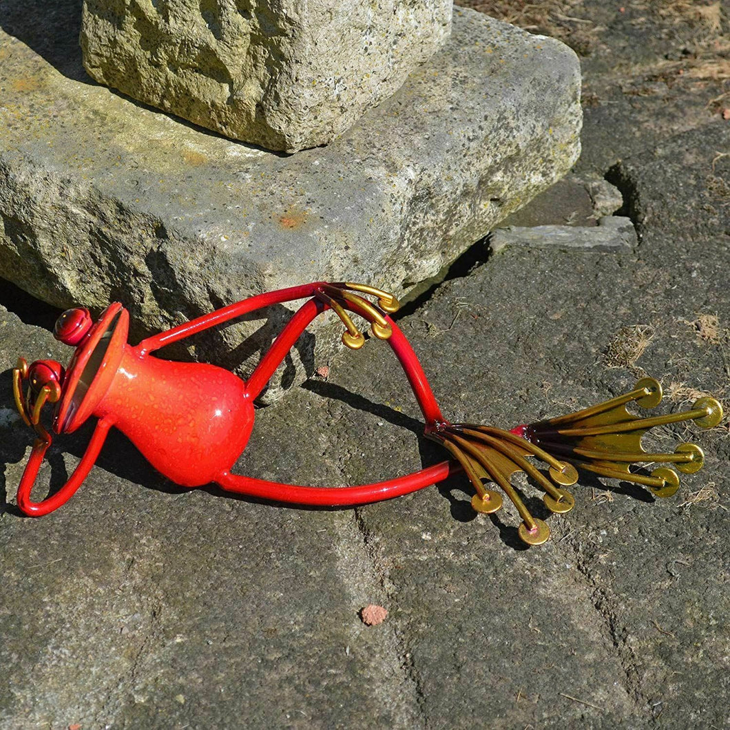 Red Metal Frog Garden Ornament Lawn Decoration Figure  Art Decor Figurine