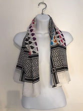 Charger l&#39;image dans la galerie, Beautiful Heart Design Ladies Scarf 100% Rayon-OsirisTradingUK
